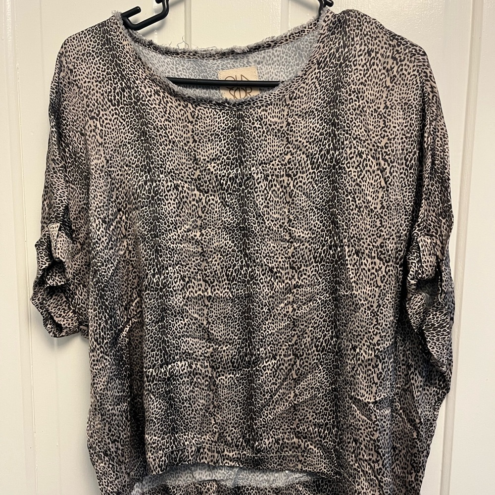 Chaser Leopard Print Short Cuff Sleeve Top